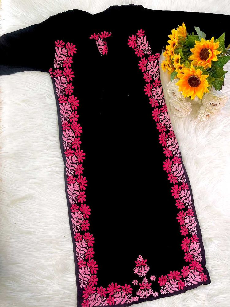 🌸 Glow in Threads – Chikankari, Reimagined Kurta