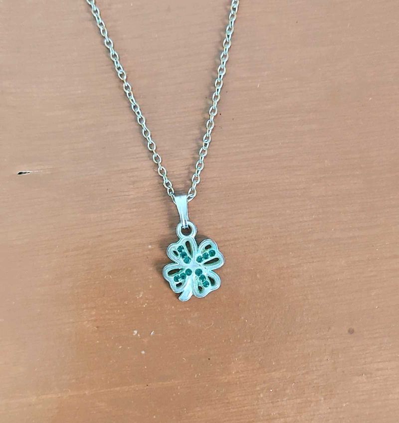 Silverplated Clover Pendant Chain &amp; Emerald Stones