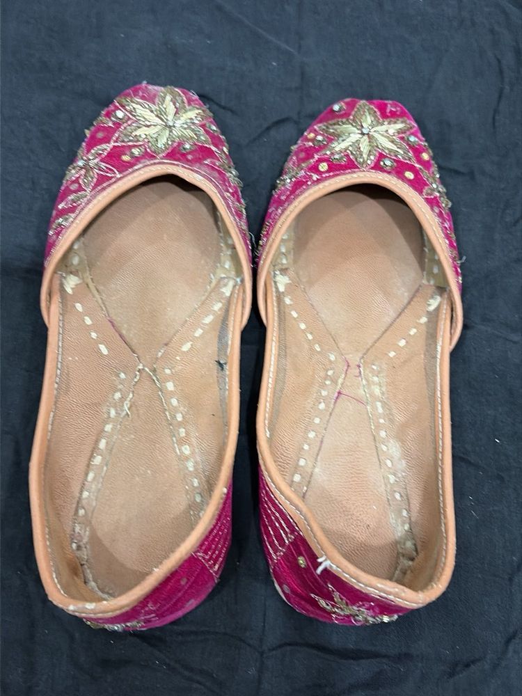 Embellished Punjabi Jutti