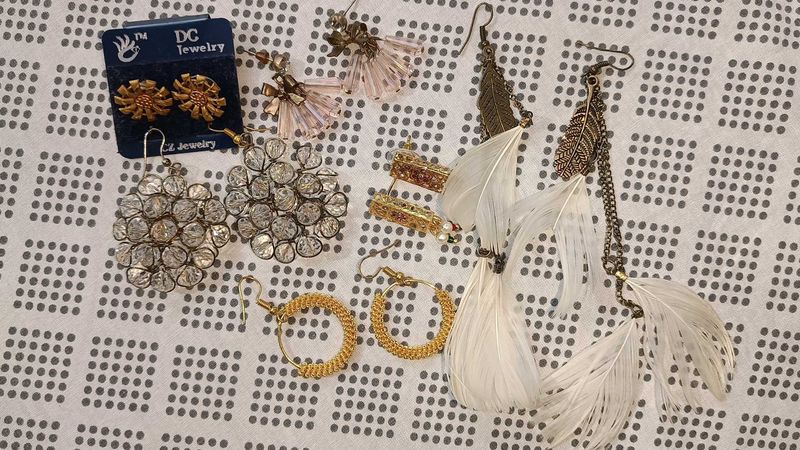 Bundle of 6 earrings