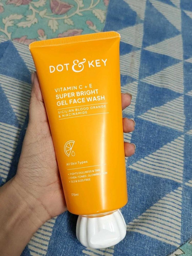 Dot &amp; Key Vitamin C E Face Wash