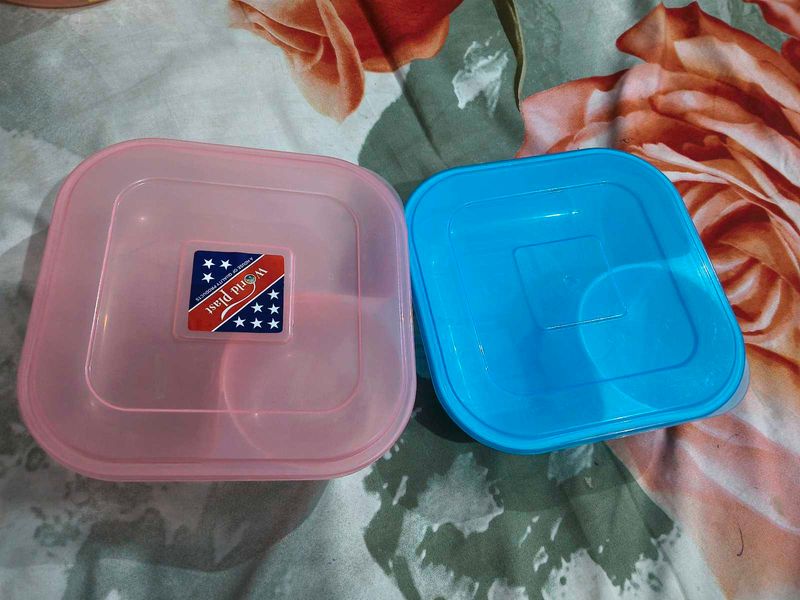 Set of 2 Square Plastic Containers