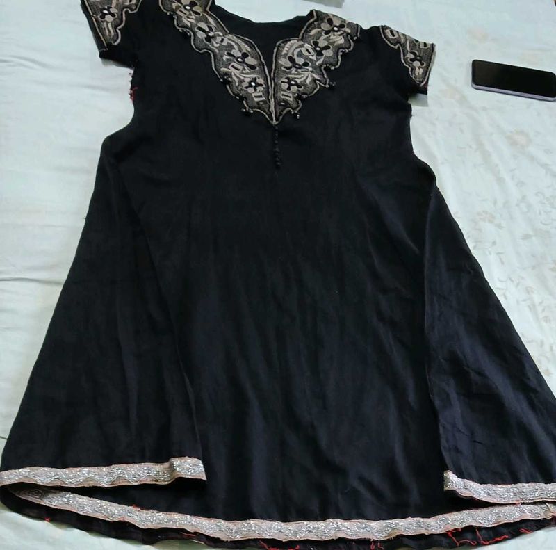 Elegant Black Embroidered Kurta