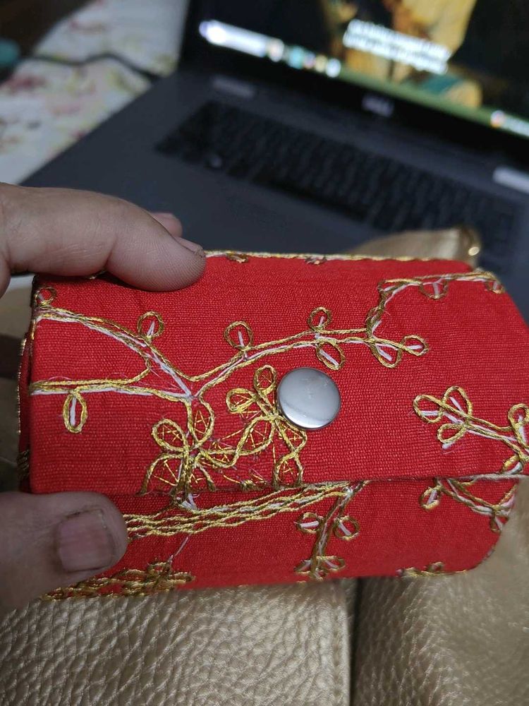 Embroidered bangle case