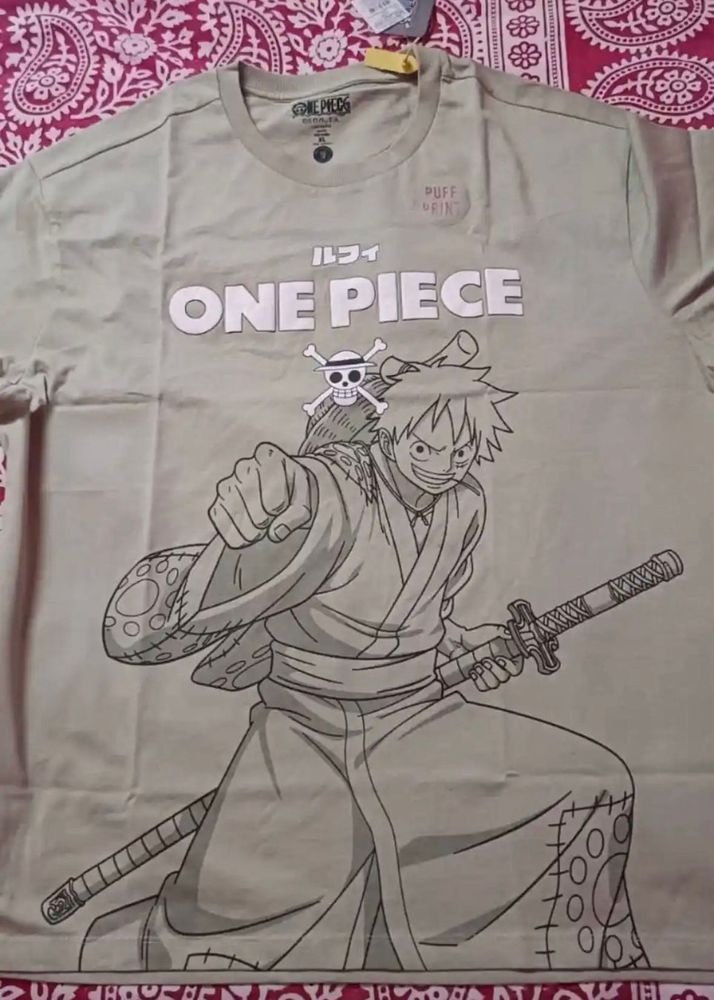 One Piece Luffy T-Shirt &amp; keychain freebie