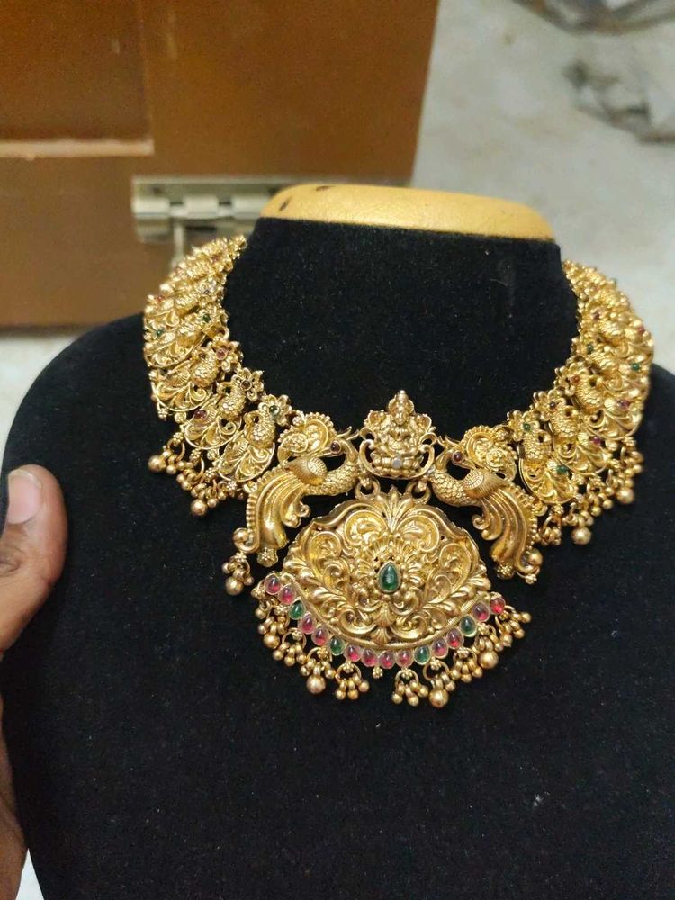matt gold finish necklace set