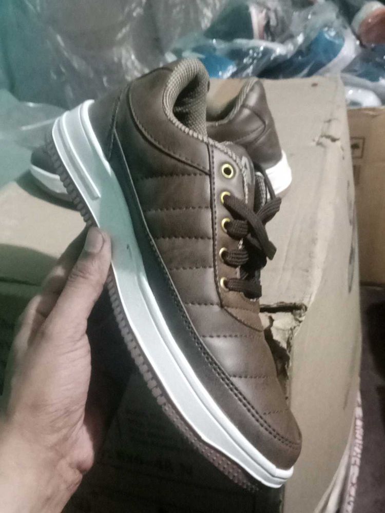NEW NO USED CASUAL SHOES FOR MAN.