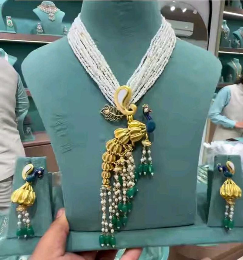 Exquisite Peacock Necklace &amp; Earrings Set