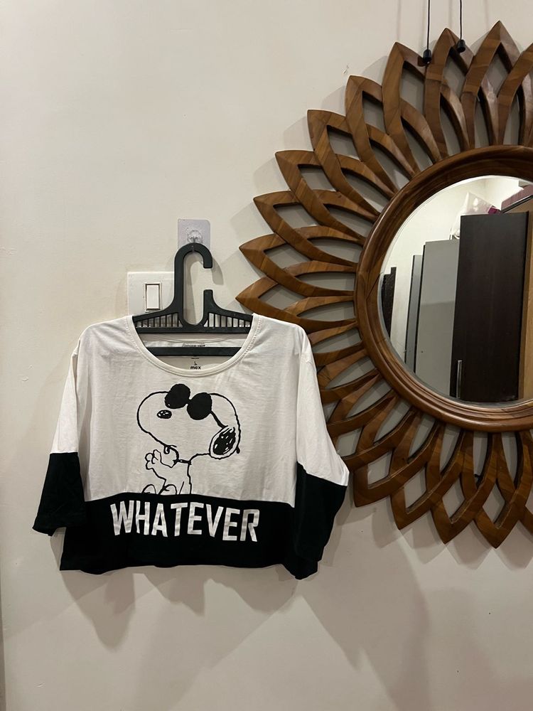 Oversized Snoopy Cropped Top - Trendy!