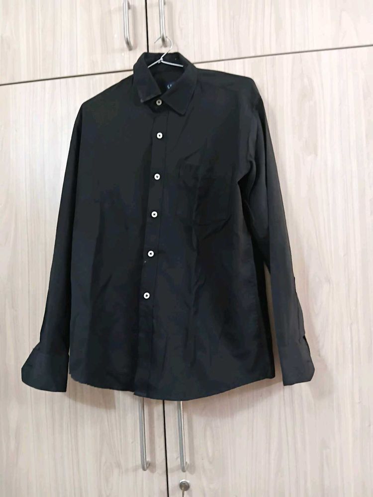 ALLEN SOLLY Black Long-Sleeve Shirt