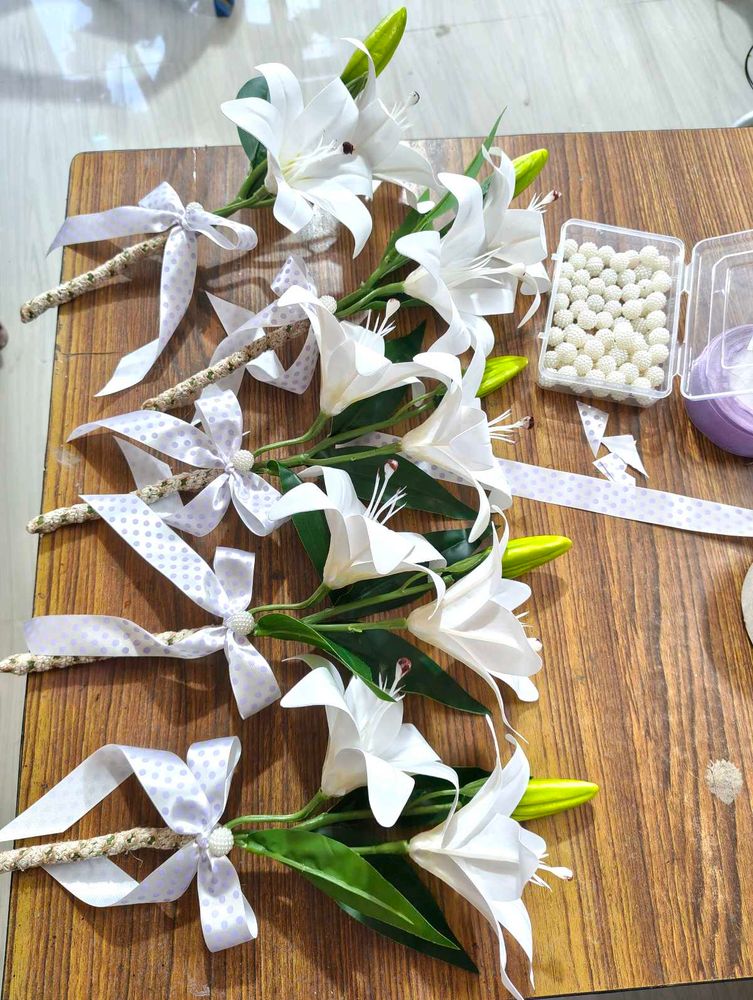 bridesmaid bouquet,Elegant White Lily Flower Stems