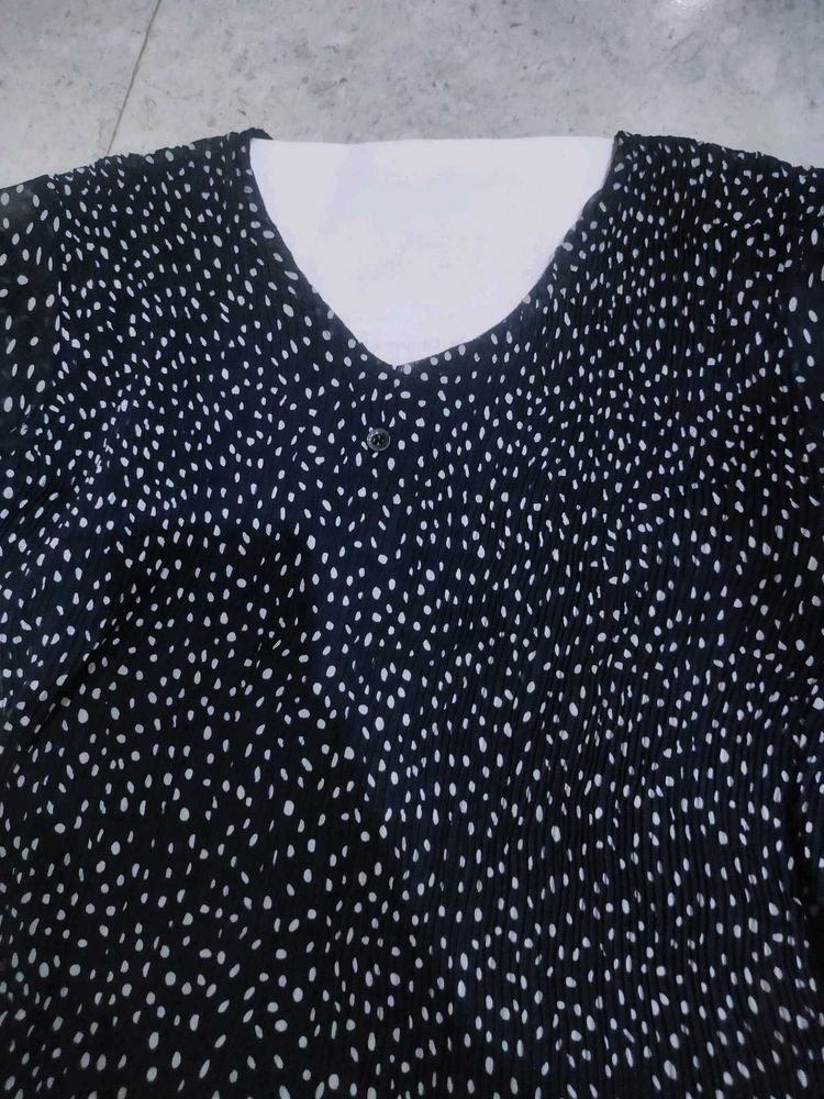 Chic Navy &amp; White Polka Dot Top