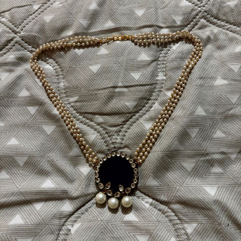 Elegant Pearl Necklace with Dark Pendant