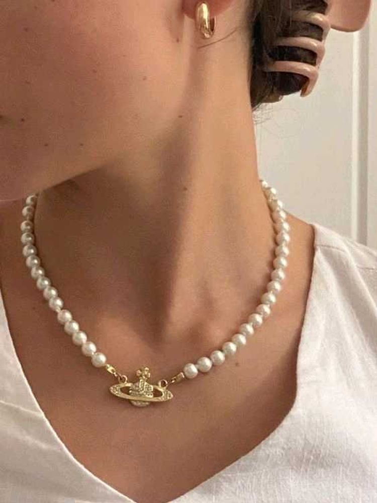Vivienne Westwood inspired pearl necklace