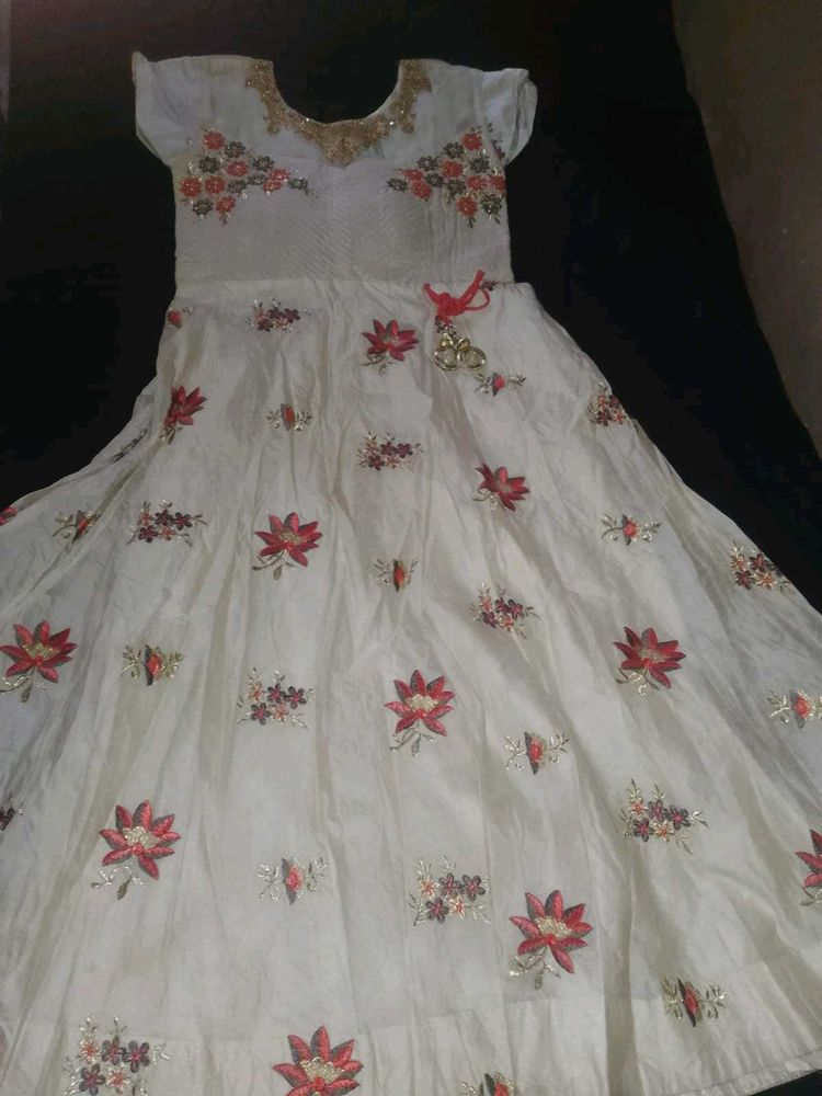 Elegant White Embroidered Lehenga Choli