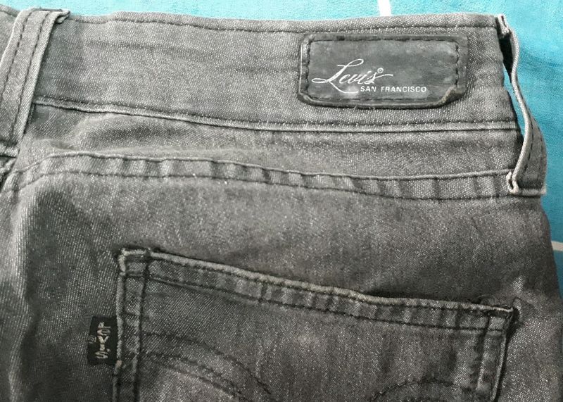 Levi's Women High Weist, Slim Fit ,Ripped Skinny J