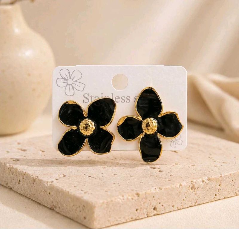 Stylish Black Flower Earrings