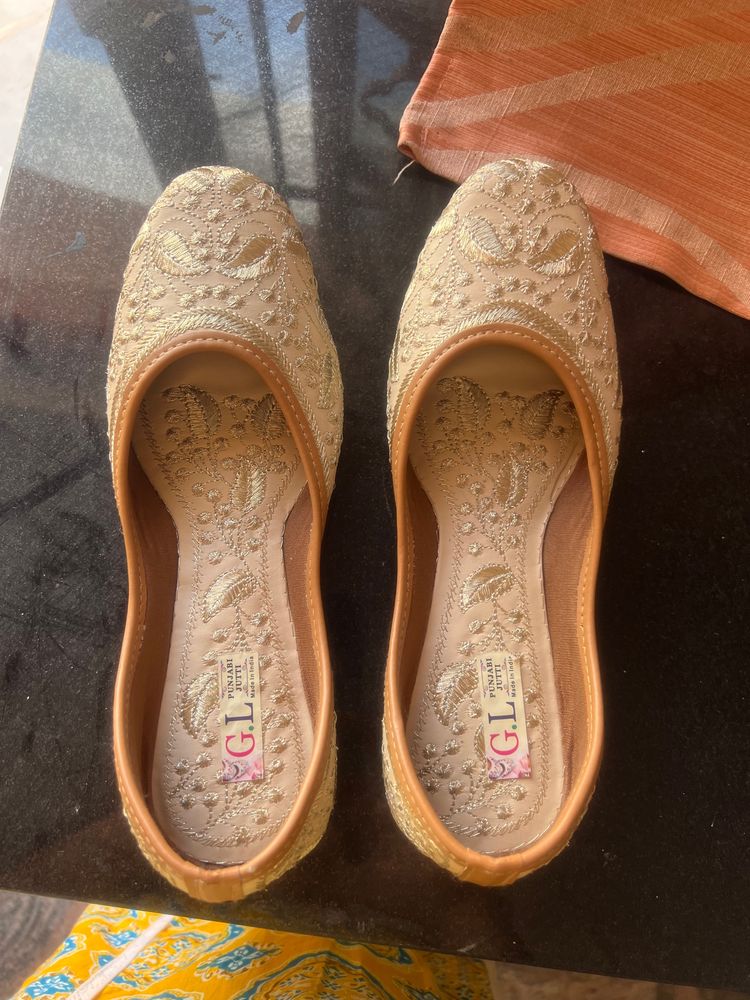 PunjBi Jutti With Work It’s New But No Tag