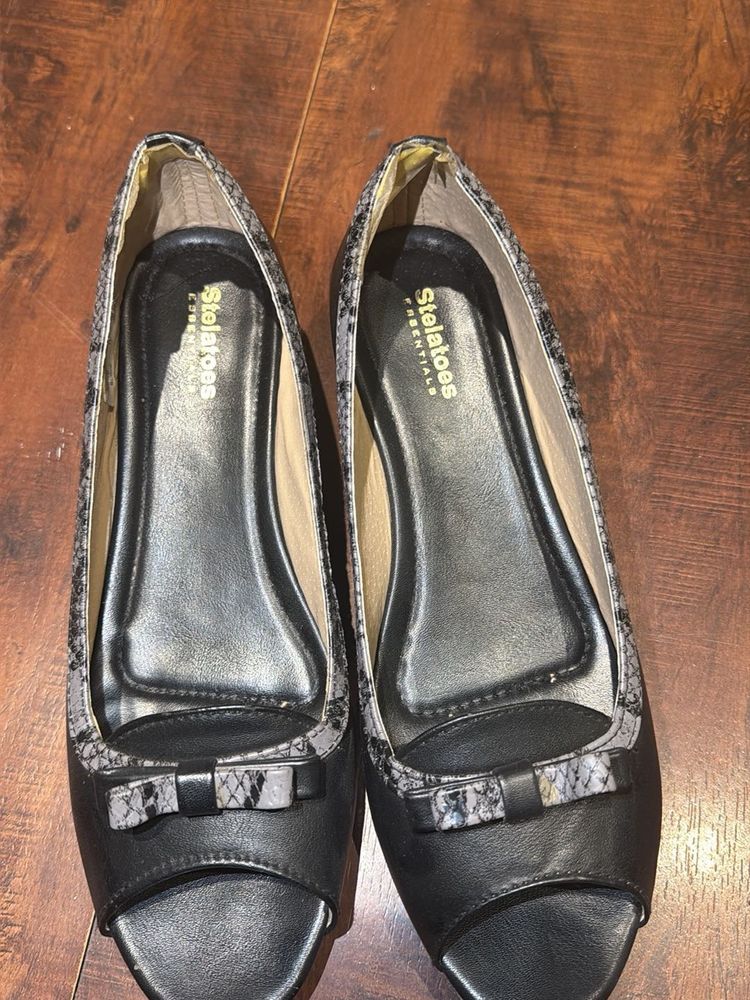 Chic Peep-Toe Flats with Bow Accent
