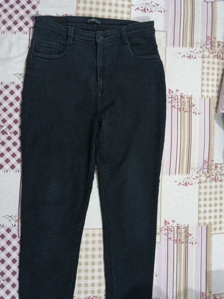 Classic Black High-Waisted Jeans