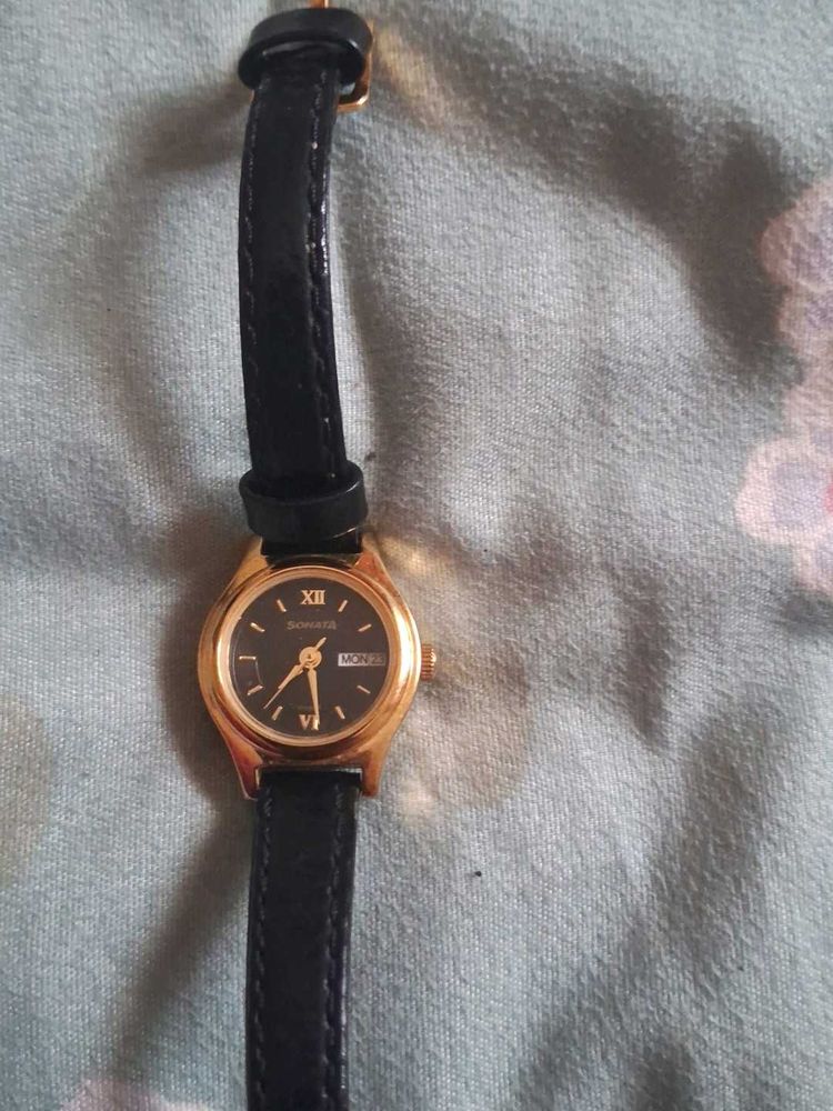 Elegant Gold Tone Watch