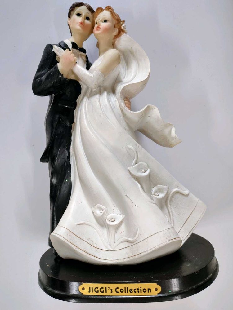 Showcase Couples Figurine for gifting event