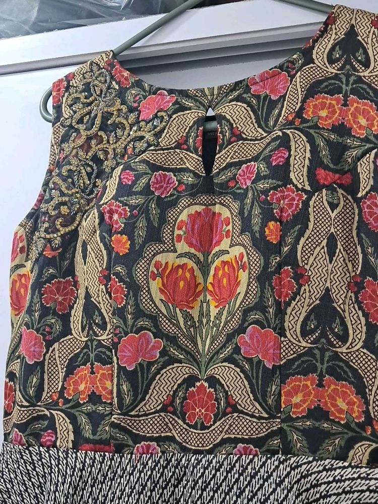 Vibrant Floral Print Sleeveless gown..... perfect