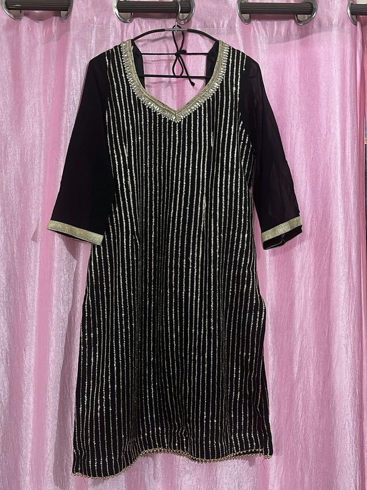 Elegant Black &amp; Gold Kurta
