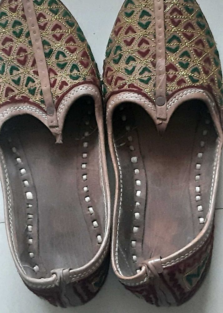 Rajasthani leather mojri / jutti men shoes