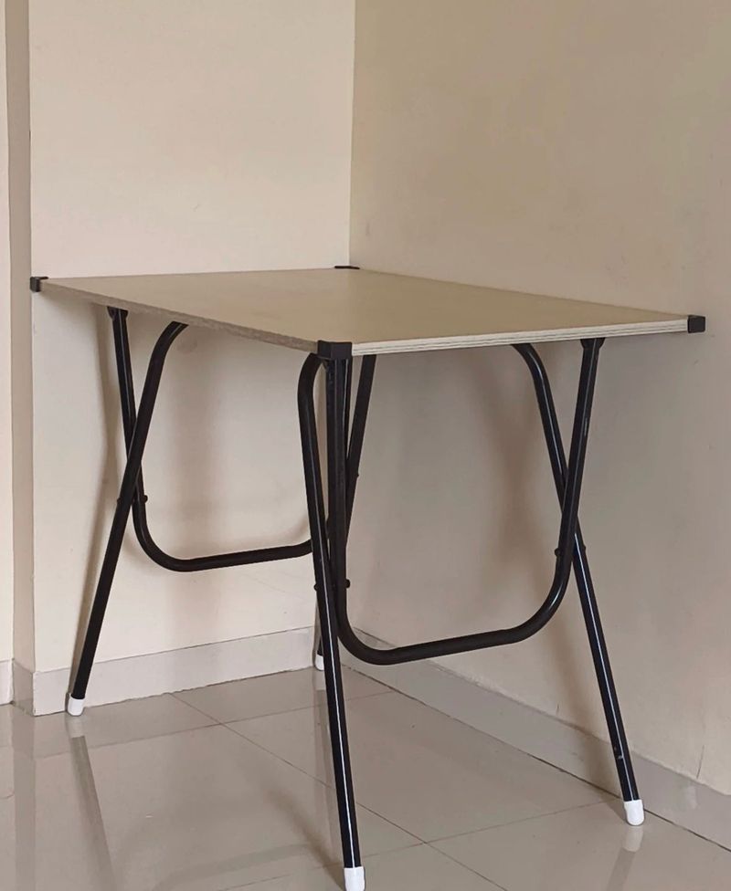 EuroQon Folding Desk