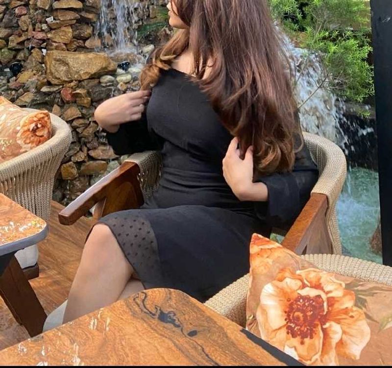 puffed sleeve dress 🗝️