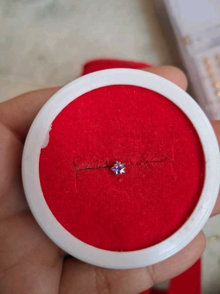 Sparkling Star Nose Pin