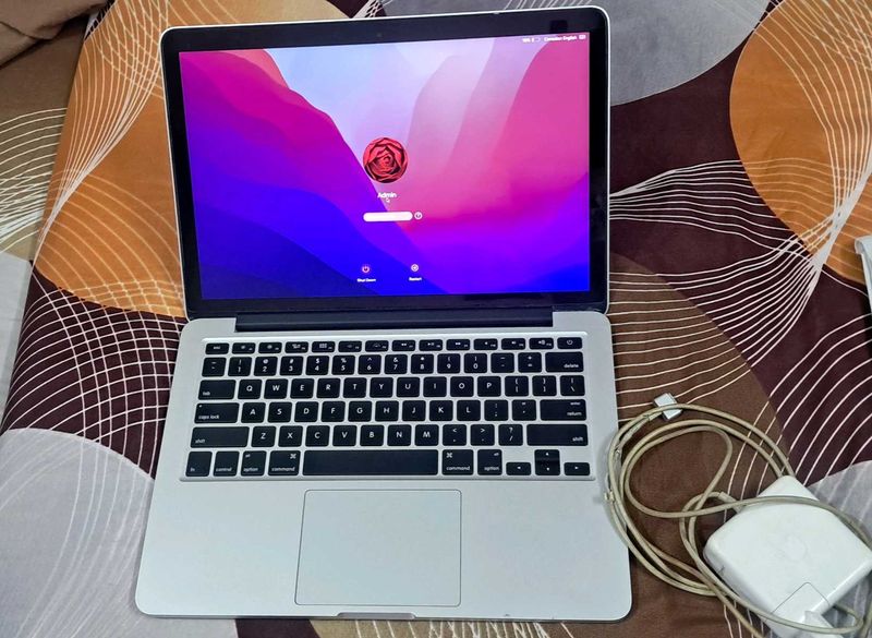 Apple MacBook Pro Laptop