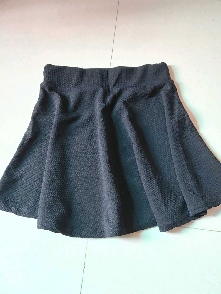 Black skater skirt
