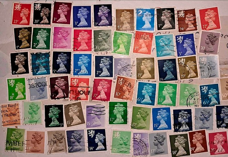 60+ GreatBritainQueenElizabeth2 Stamps