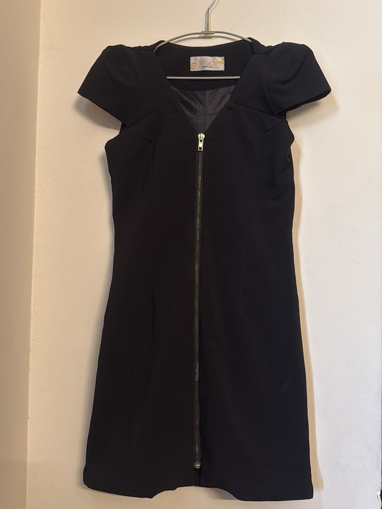 Chic Black Zipper Dress