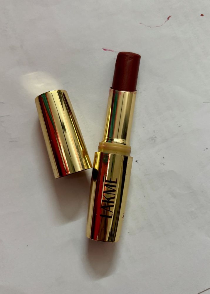 Lakme 9 to 5 Matte Lipstick - Iconic Red
