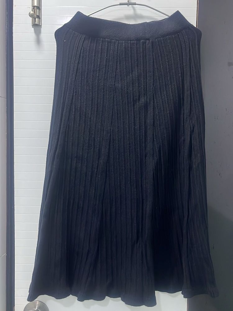 Ribbed Midi Skirt