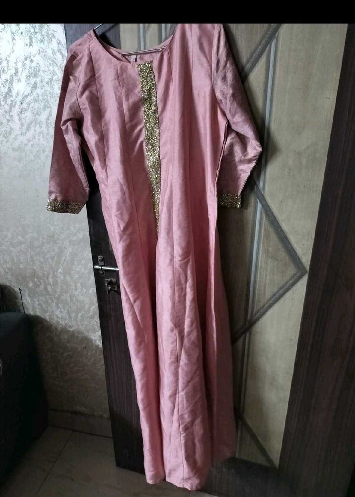 Elegant Pink Kurta with Gold Embellishments