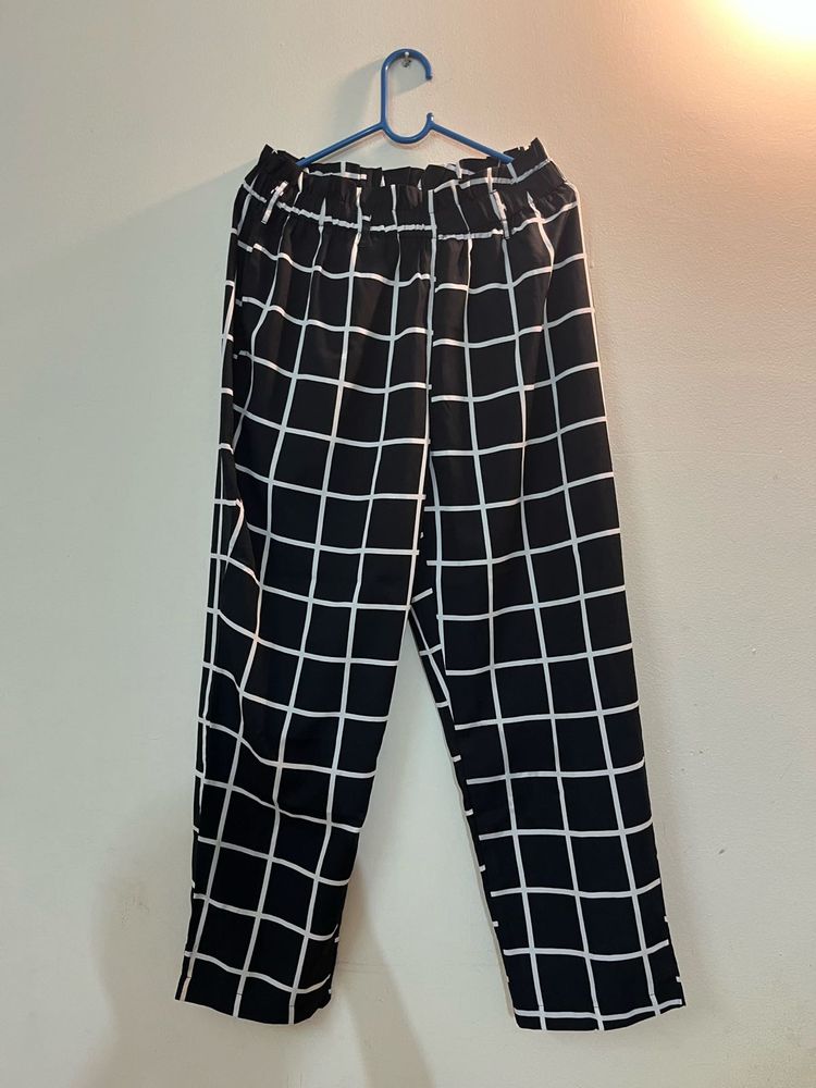 Black &amp; White Grid Print Pants