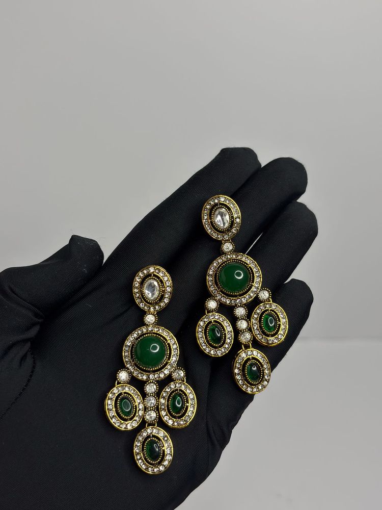 Elegant Emerald &amp; Crystal Chandelier Earrings