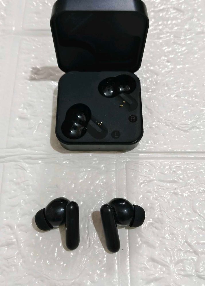 Black Wireless Earbuds with Charging Case