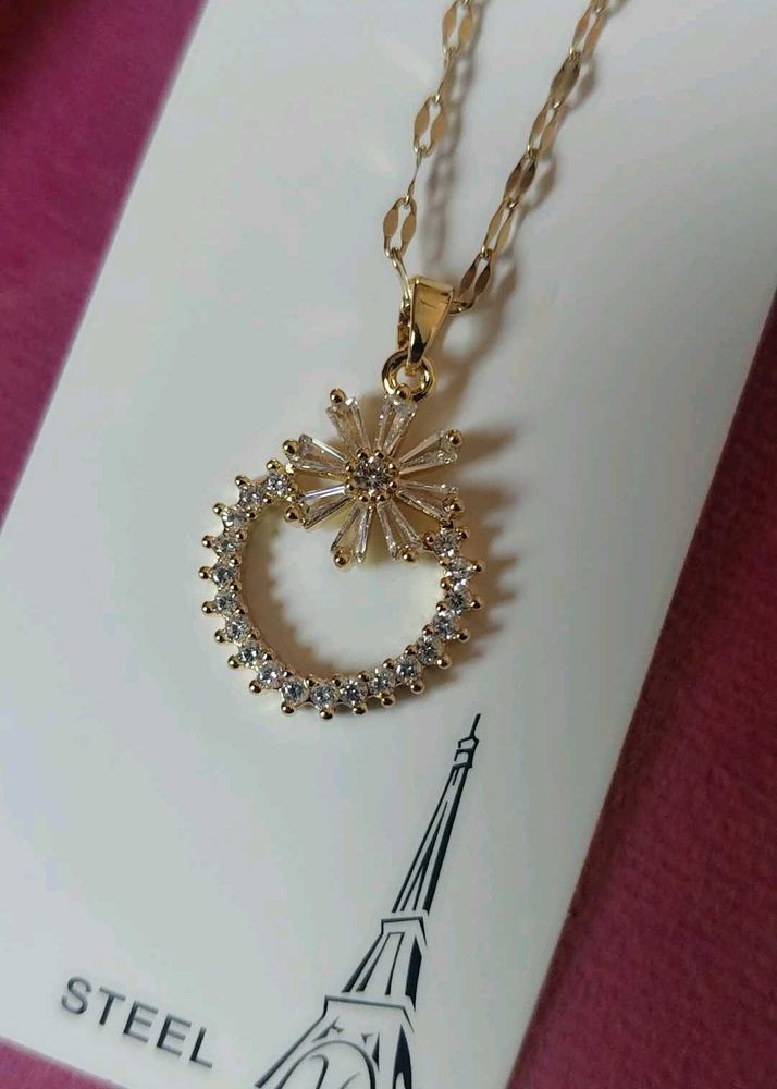 Sparkling Gold Tone Pendant Necklace