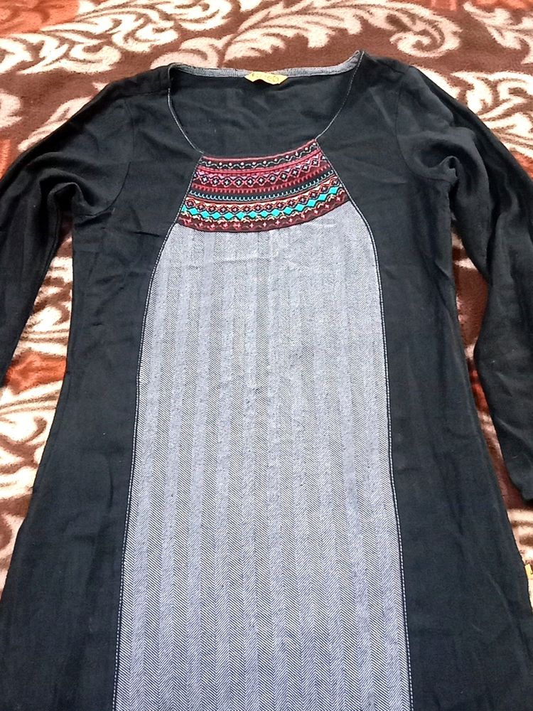 Aurelia Black Woolen Kurti