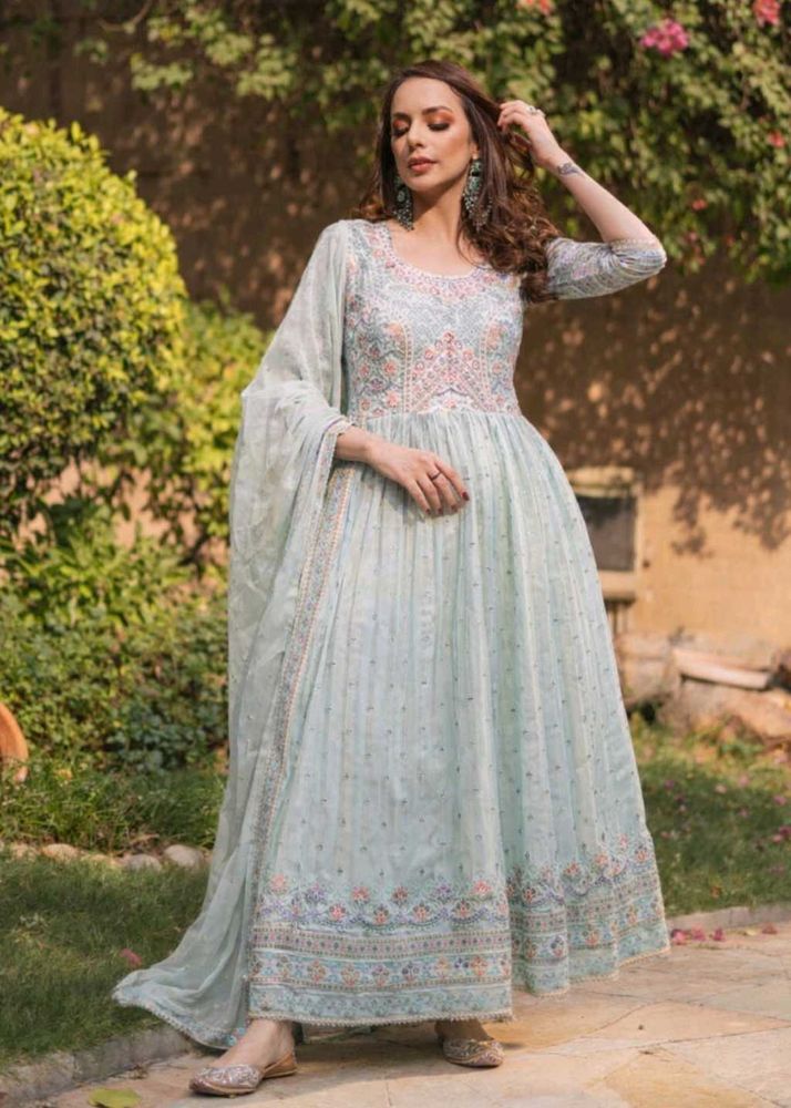 "Elegant Pastel Green Embroidered Naira Suit Set