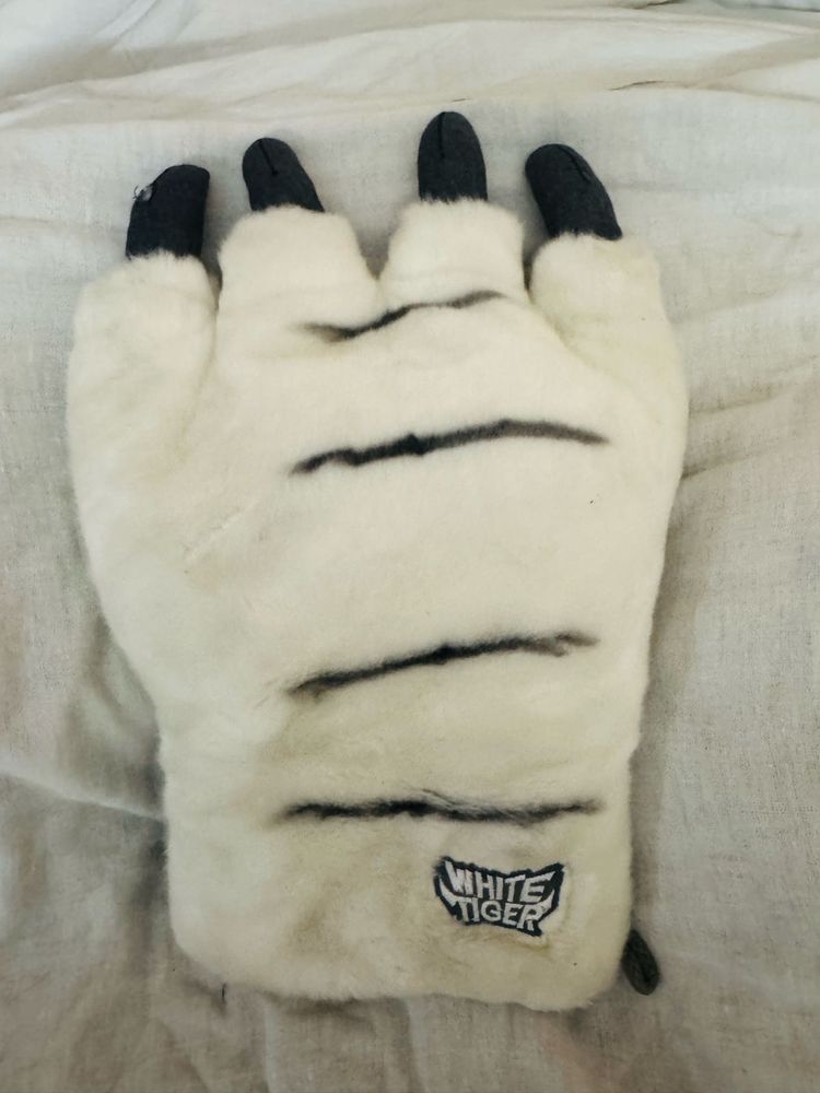 White Tiger Claw Plush Glove