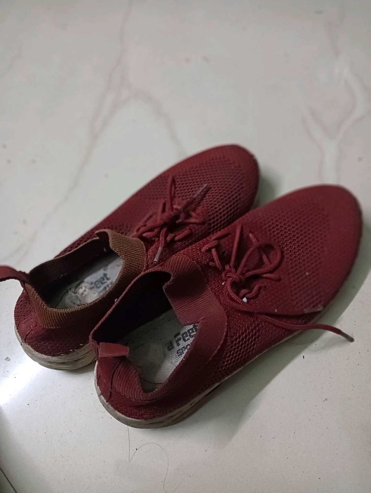 Maroon Knit Sneakers✨
