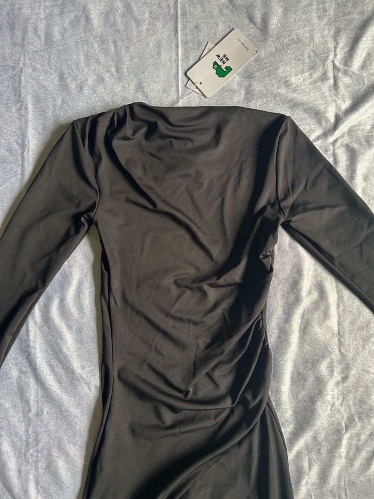 Elegant Ruched Black Midi Dress