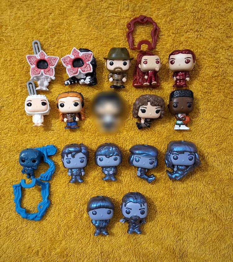 Kinder Joy Stranger Things Edition – 16 Figure