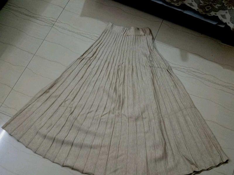 Pleated long Skirt